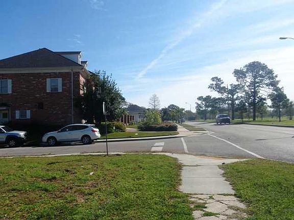 2nd image of 1037 Robert E Lee Blvd