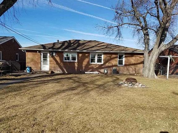3rd image of 2116 W 1st St