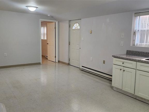4th image of 611 E Park Ave