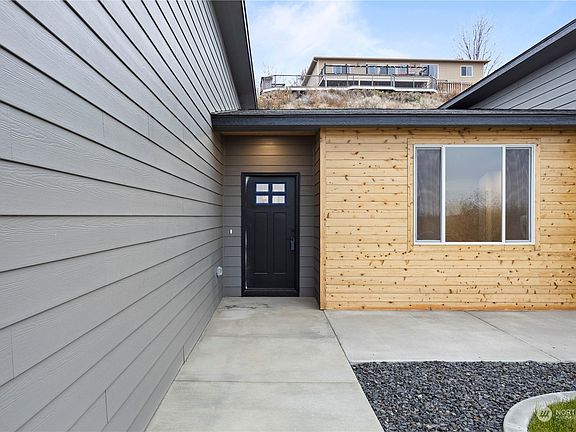 3rd image of 481 Stacy Drive SE