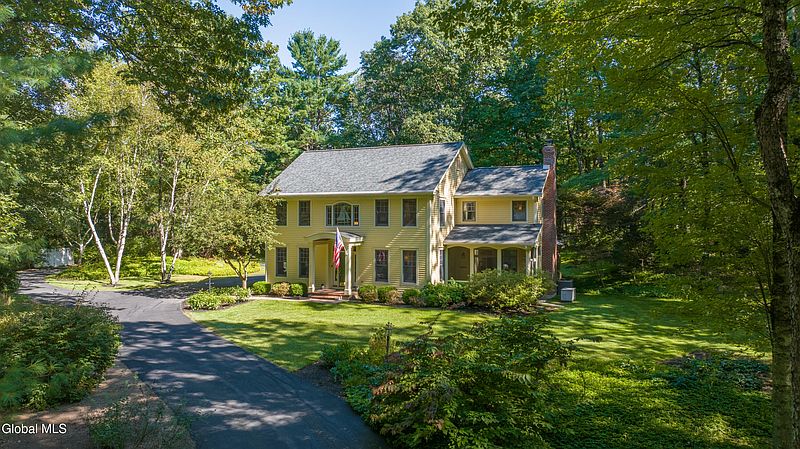 3rd image of 7 Rolling Brook Drive