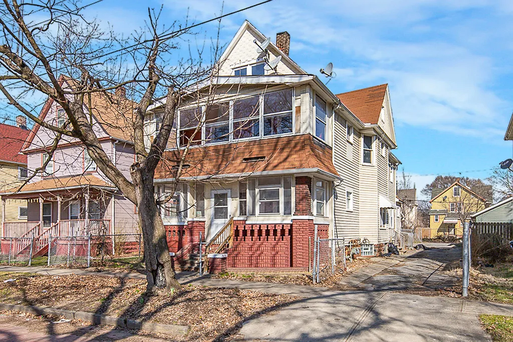 2 bed, 1200 sqft, $899 — Photo 3