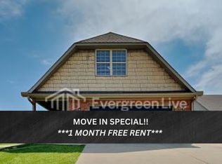 1847 W Creekmore Dr, Fayetteville, AR 72703