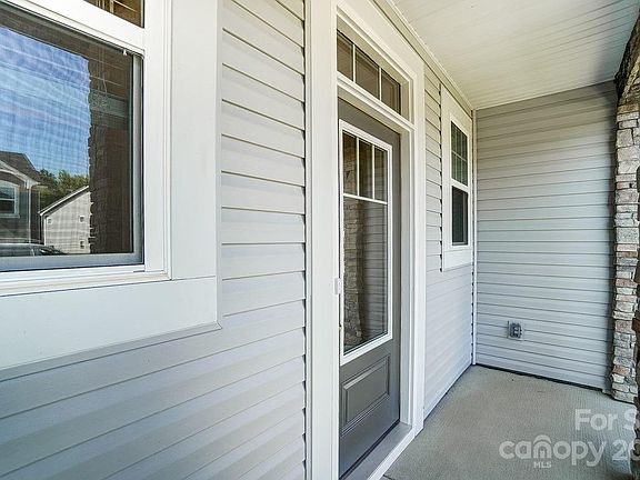 4th image of 3806 Amalia Pl #13
