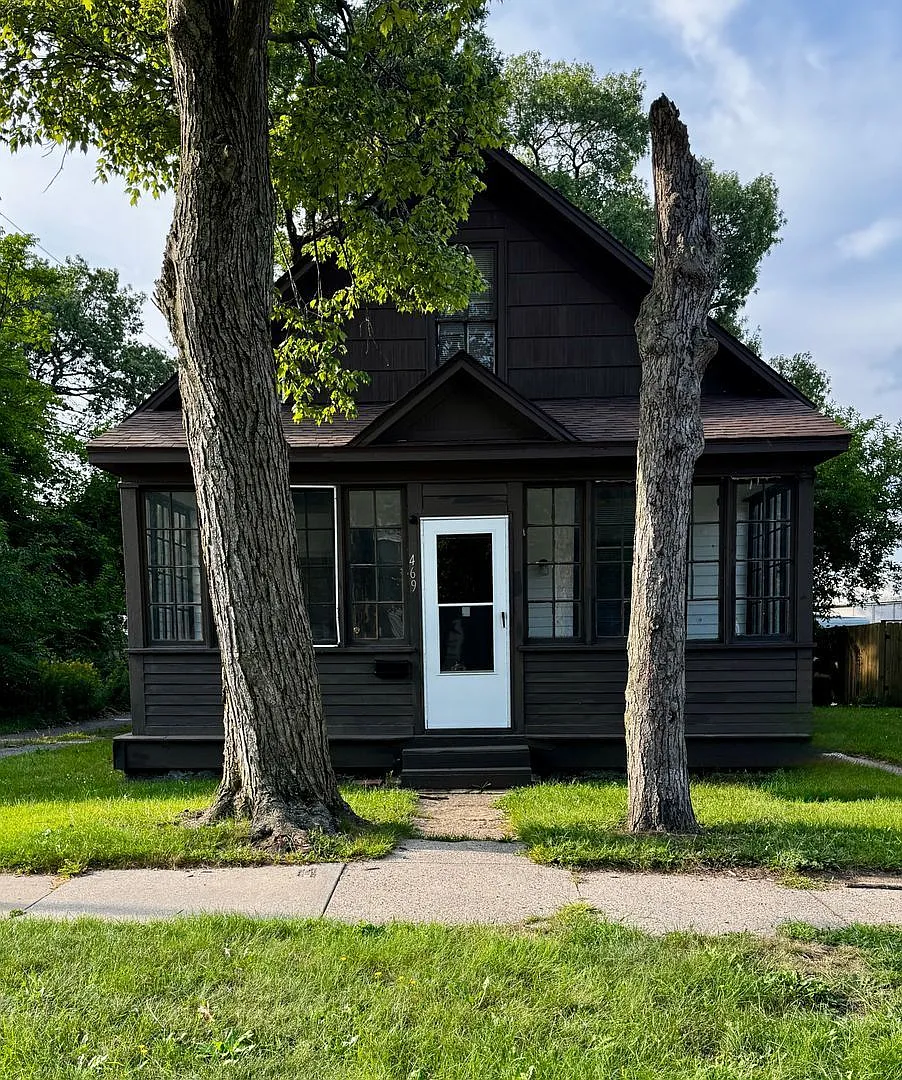 4 bed, 1.0 bath, 1005 sqft, $1,450 — Photo 1
