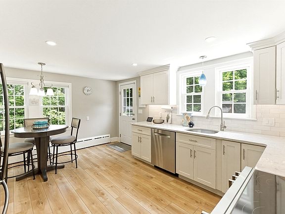 3rd image of 867 Whitman St