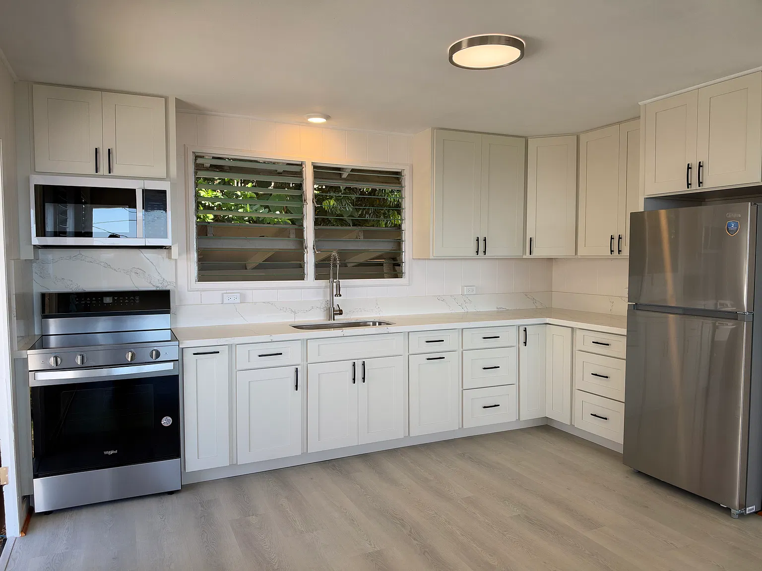 3 bed, 1008 sqft, $4,000 — Photo 4