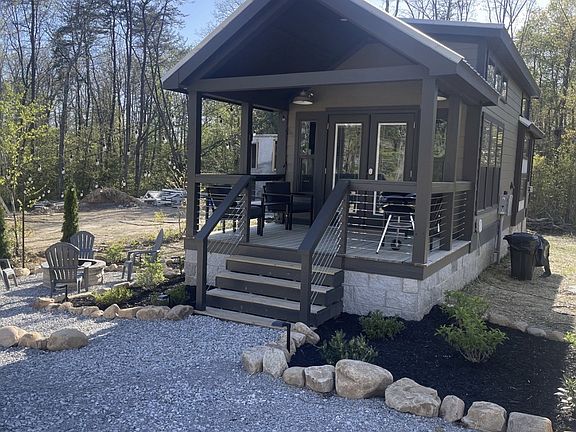 5th image of 122 Hemlock Dr