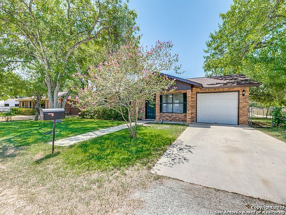 5th image of 1002 LONGLEAF DR