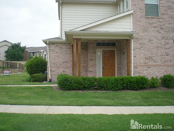 2nd image of 2232 Stoneleigh Pl