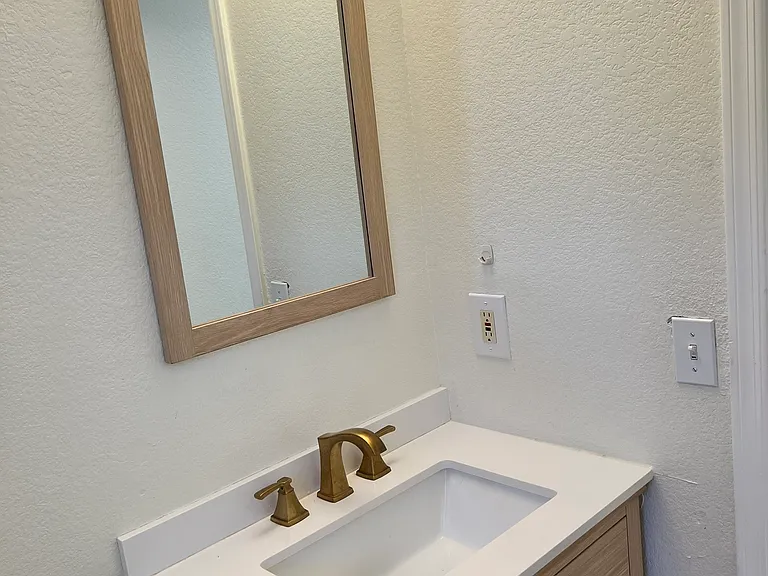 3728 E Liberty Ln — Photo 14