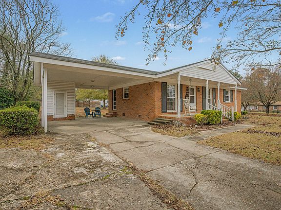 3rd image of 722 Hilton Dr
