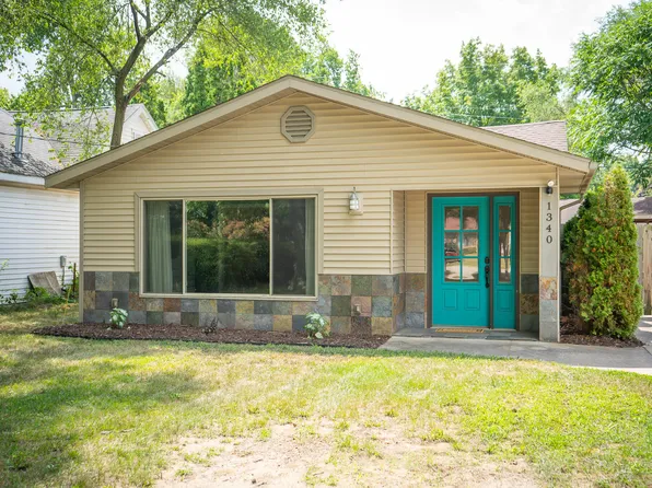 1340 Beechwood St NE, Grand Rapids, MI 49505