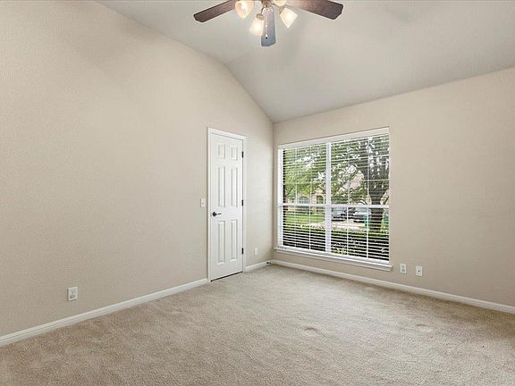 5th image of 908 Dover Castle Ln