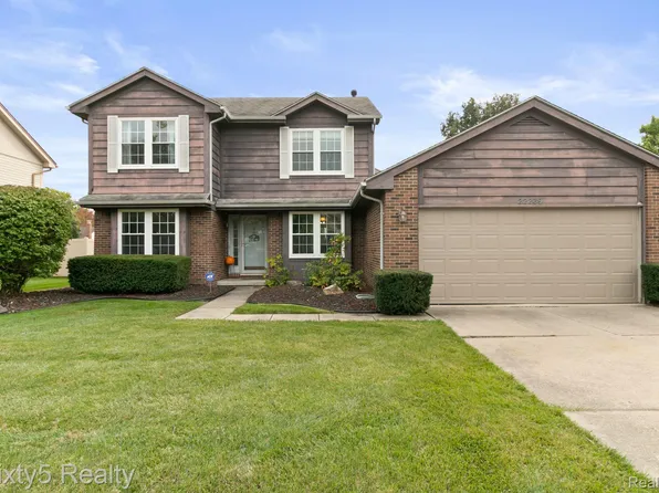 22239 Oakwood St, Woodhaven, MI 48183