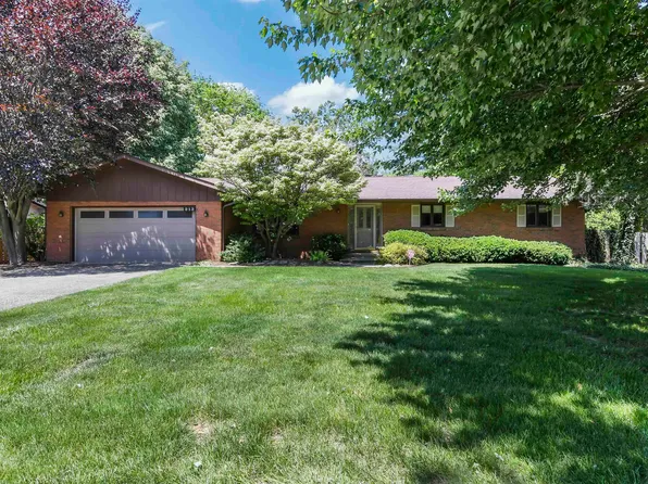 213 Wildrose Ln, Rochester, IL 62563