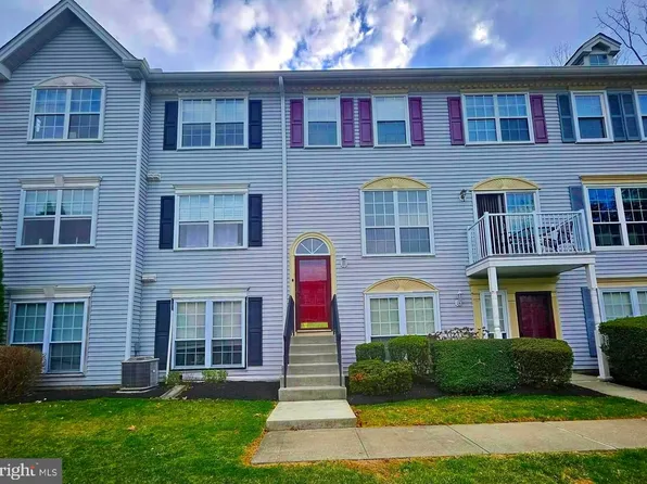 71 Chambord Ct, Hamilton, NJ 08619