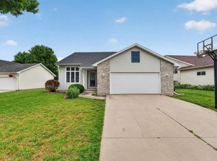 467 Sherbrooke Dr, Sun Prairie, WI 53590