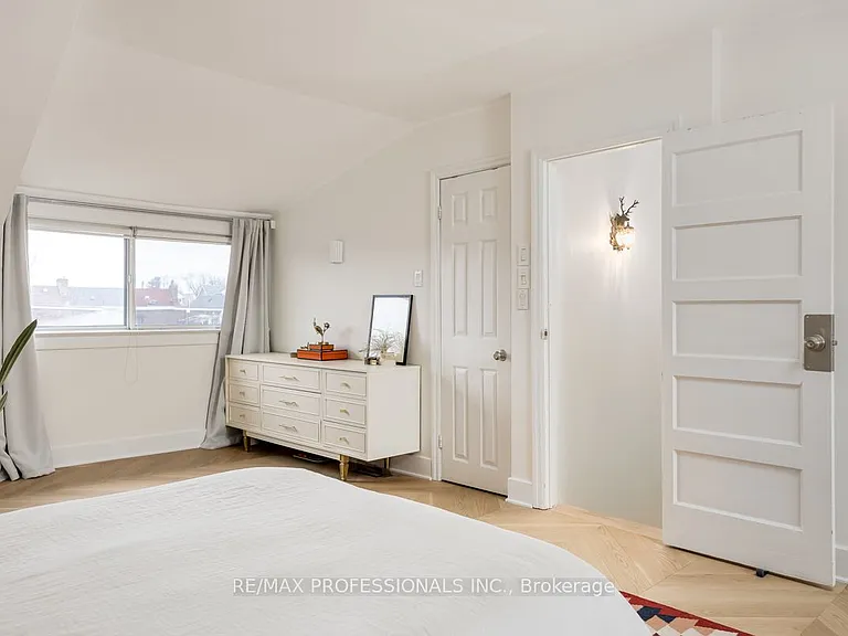 1381 Lansdowne Ave — Photo 31