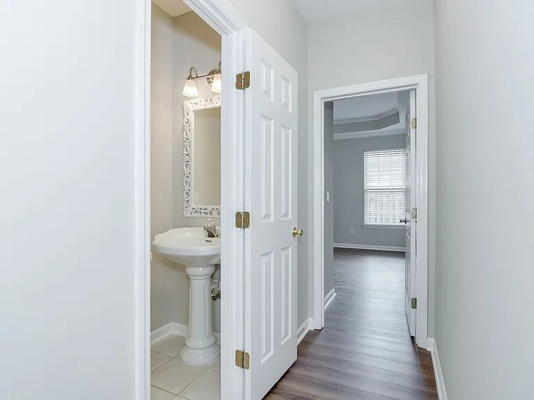 317 Hogan Way — Photo 5