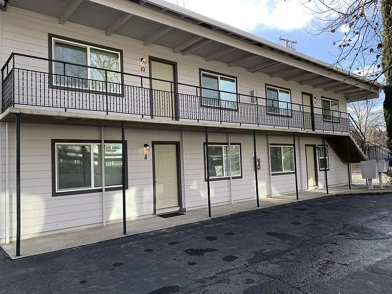 2705 Akard Ave — Photo 2