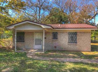 506 19th St SW, Paris, TX 75460