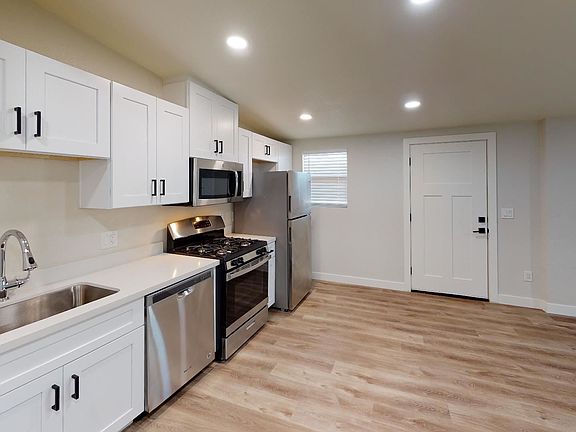 4th image of 1017 E Amelia Ave Unit A
