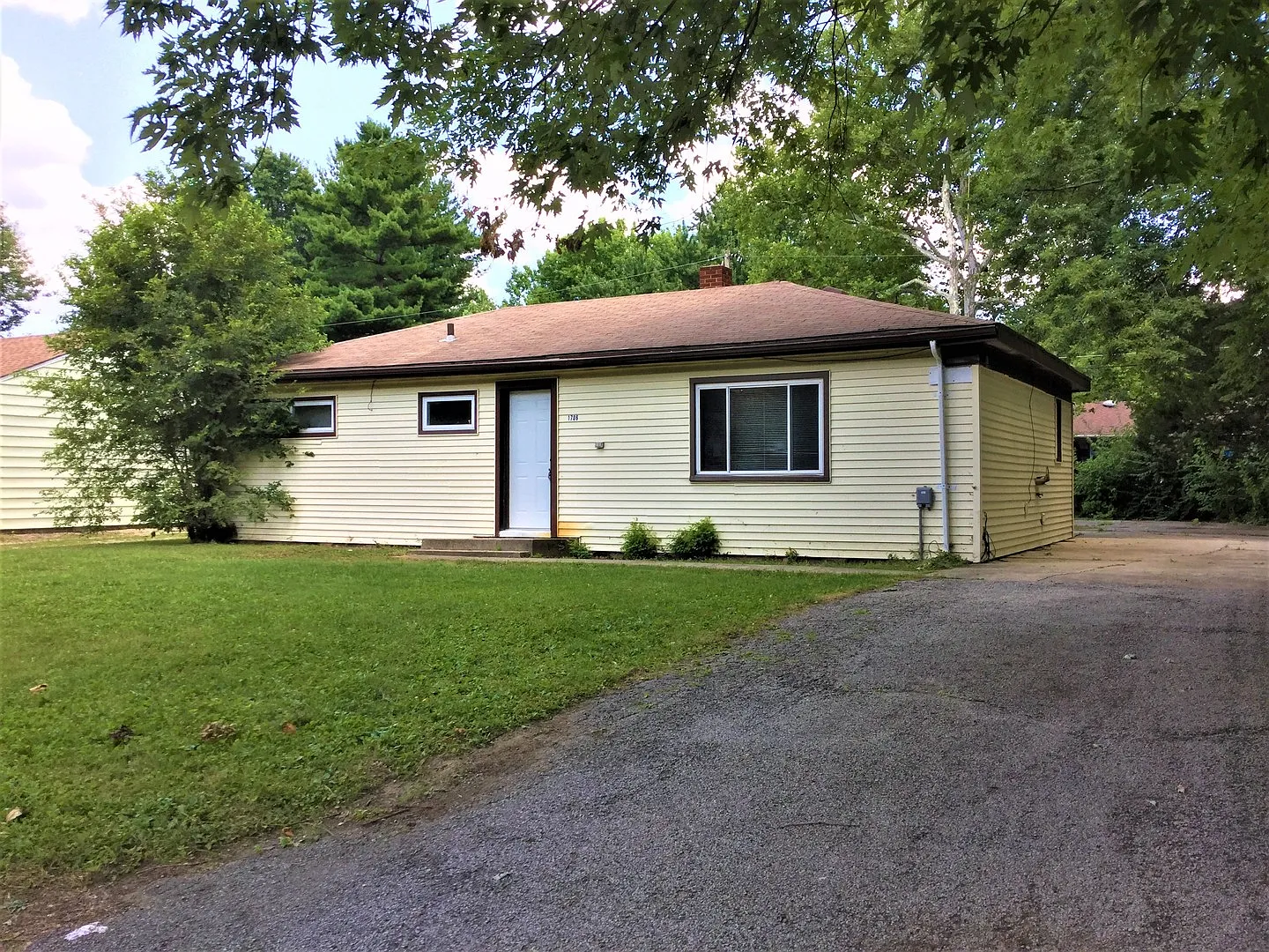 1706 Princeton Dr photo 1