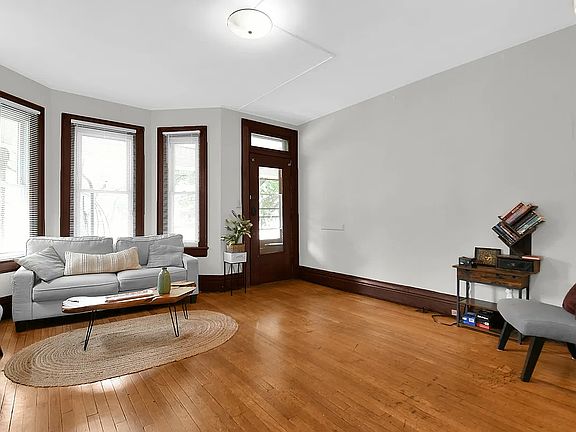 4th image of 1938 Summit St