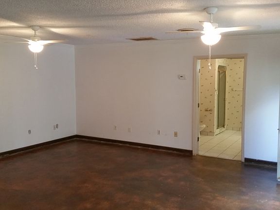 large private master bdrm w walk in closet