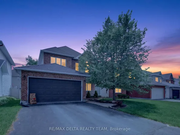 46 Birchfield Ave, Ottawa, ON K2M 2N5