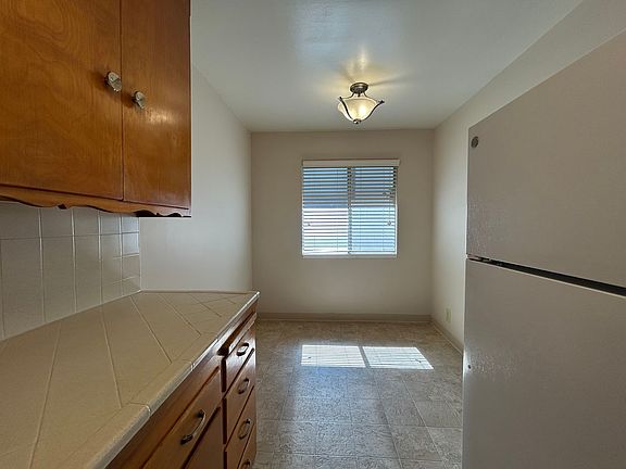 5th image of 2321 G St APT 2
