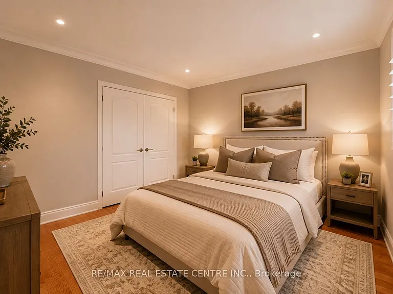 49 Bronte St S — Photo 10