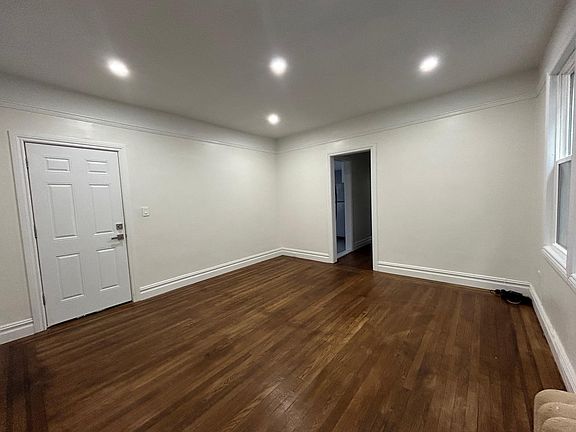 3rd image of 58 Oxford Pl #2A
