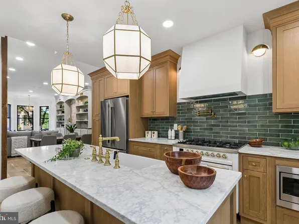 1706 Christian St, Philadelphia, PA 19146