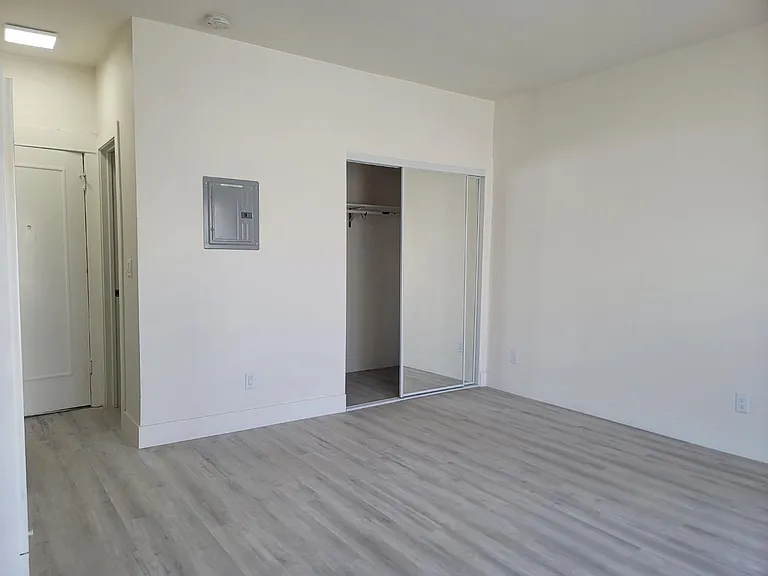 721 Pine Ave #1 — Photo 9