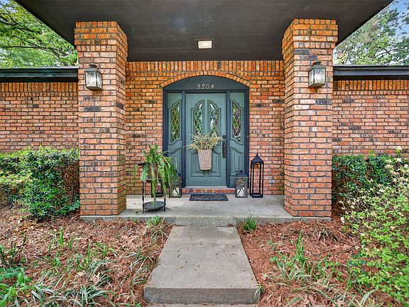 2nd image of 9204 Rhett Cir