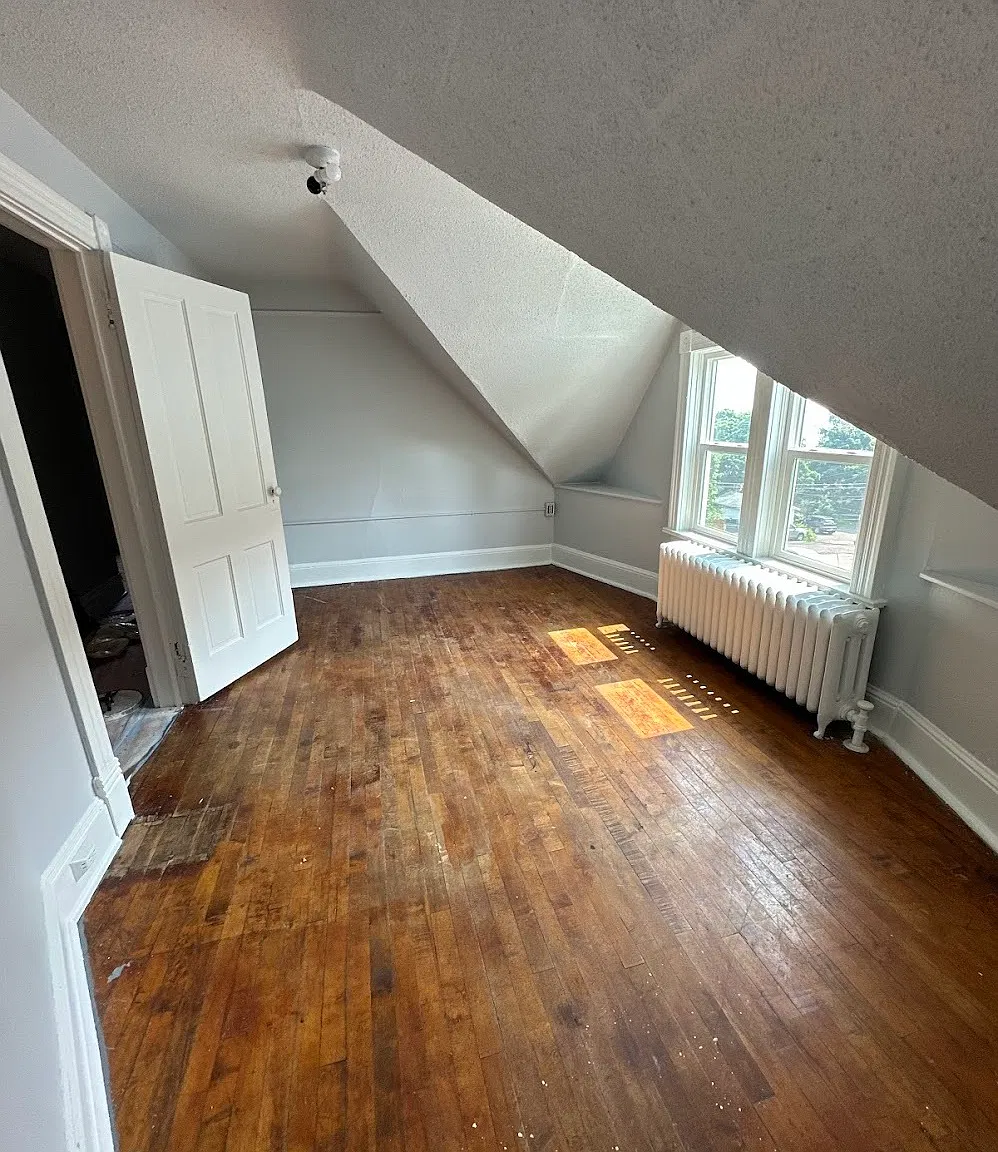 1528 E 4th Street - 1 — Photo 4