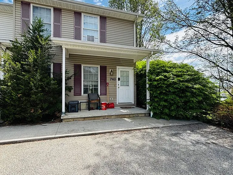 740 Park St — Photo 1