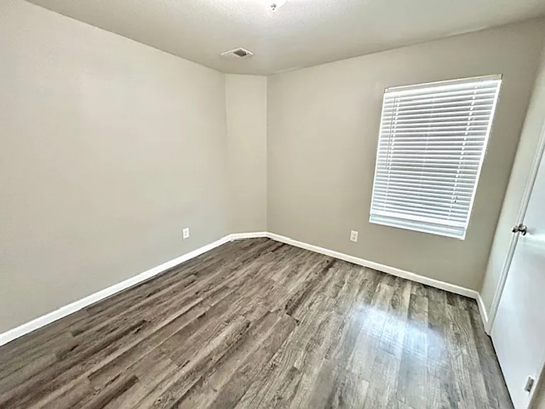 228 Dormont Dr NE — Photo 13