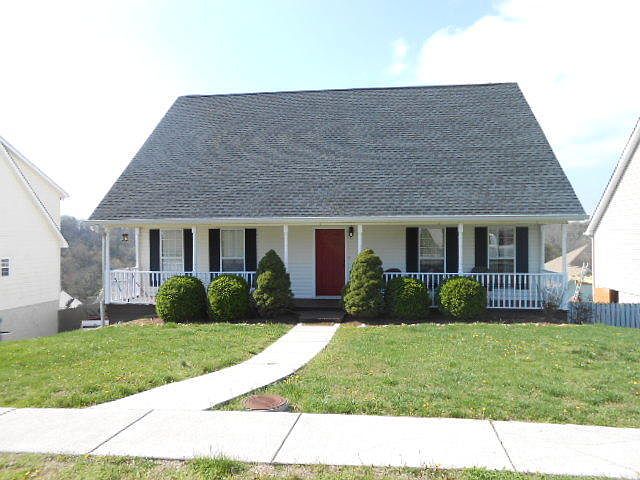 1st image of 870 Fuller Glen Cir