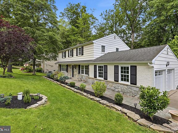 4th image of 211 Oneida Ln