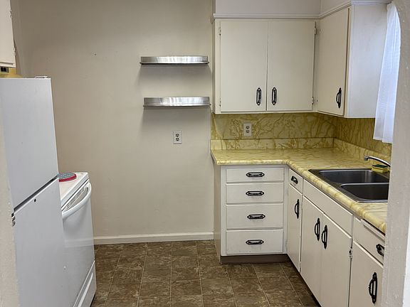 4th image of 785 Southpoint Blvd #1