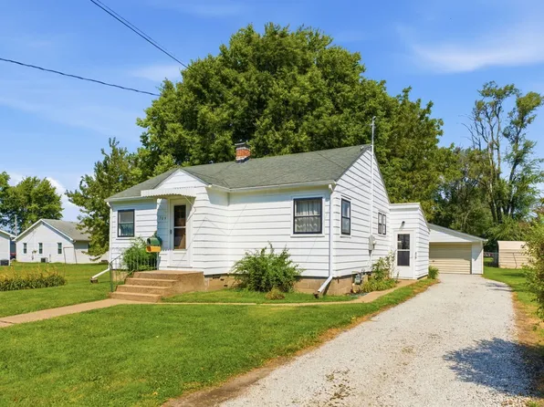 705 SW 4th St, Aledo, IL 61231