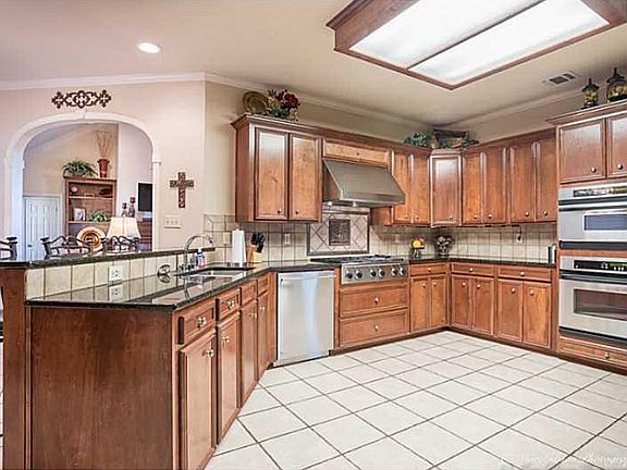 5th image of 10877 Dauphine St
