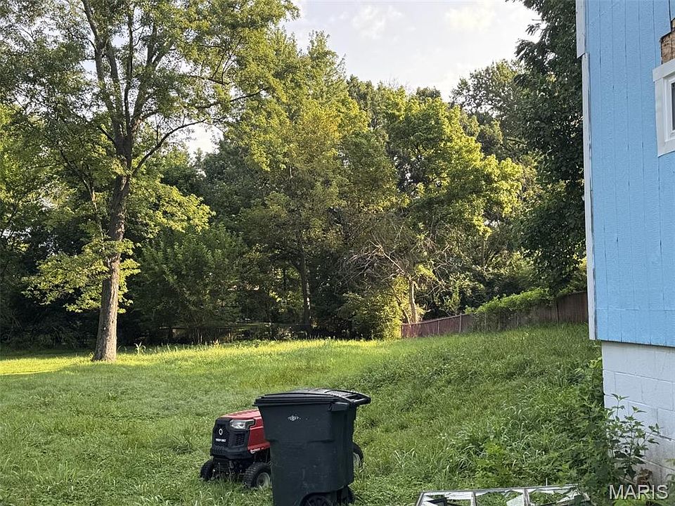 2nd image of 9935 Carlyle Ave