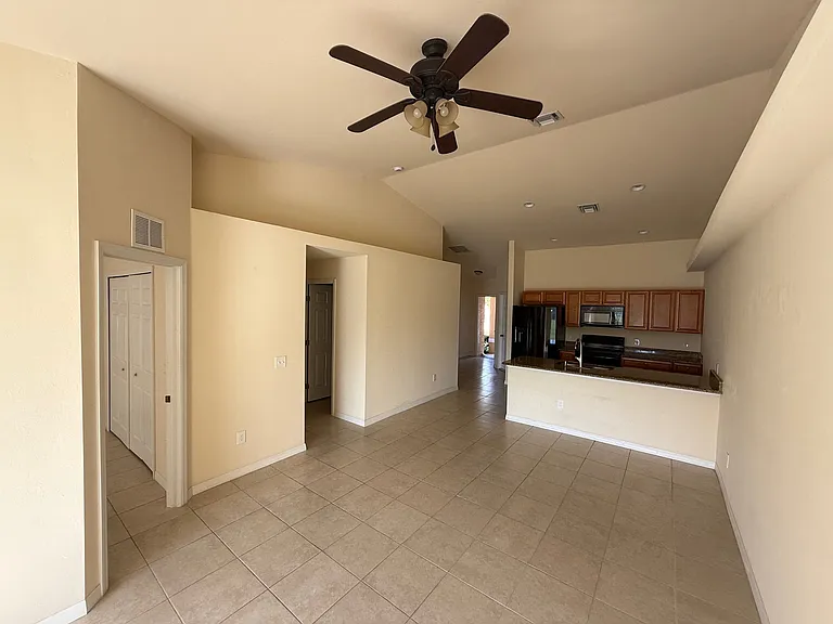 4131 SW 8th Pl #4131 — Photo 6