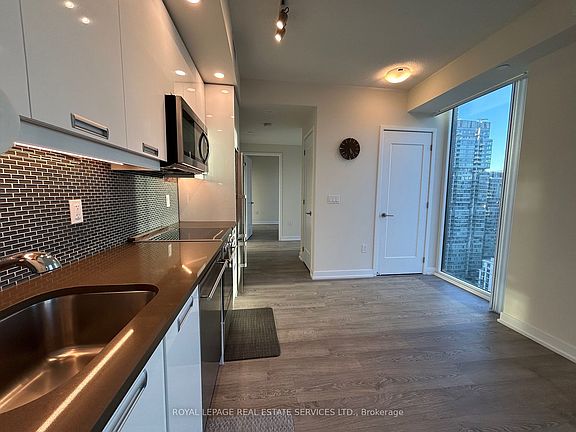 4th image of 99 John St #2801