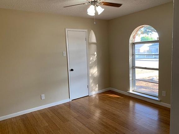 4th image of 3813 Windsor Dr