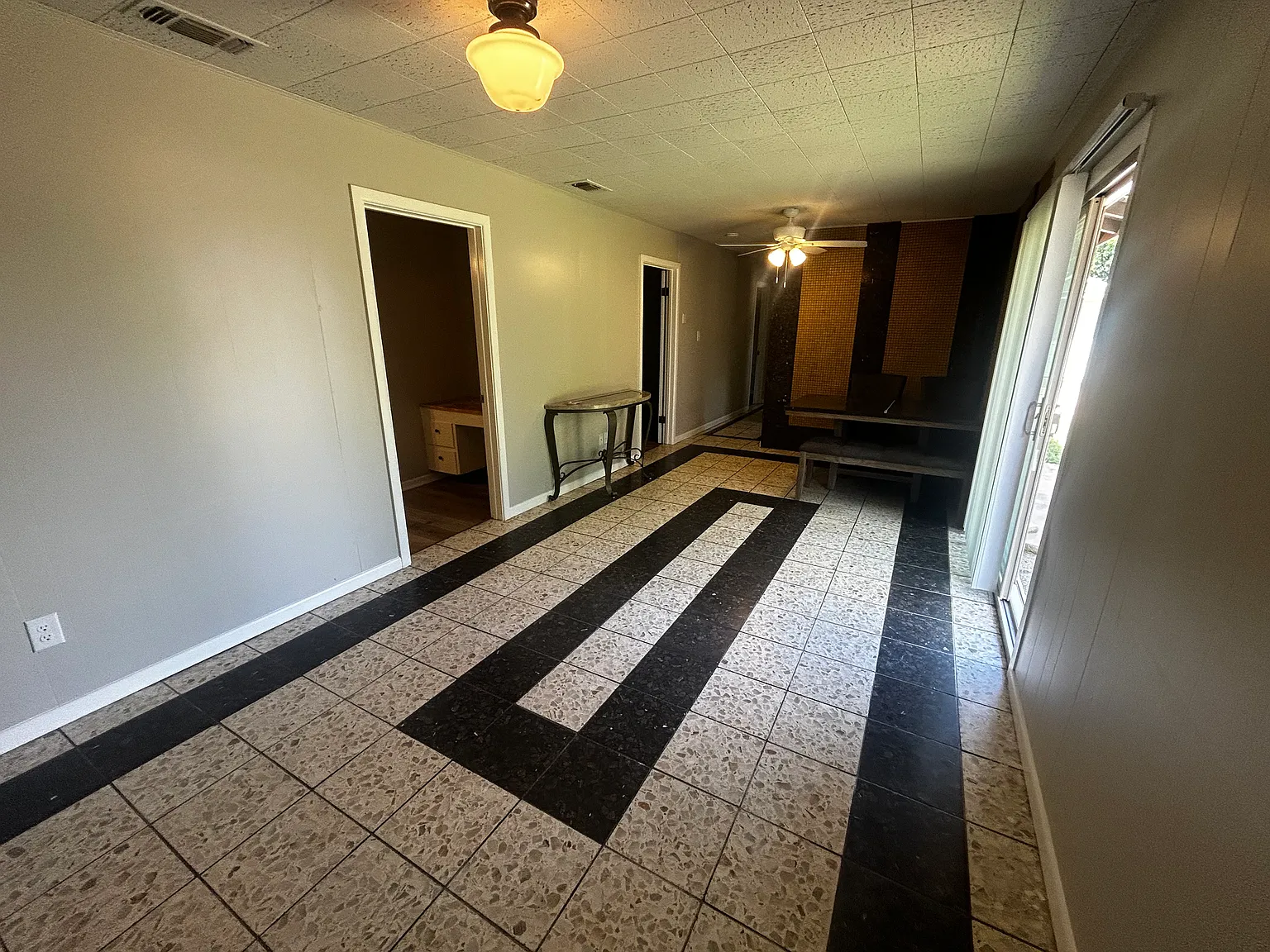 2 bed, 850 sqft, $1,300 — Photo 3